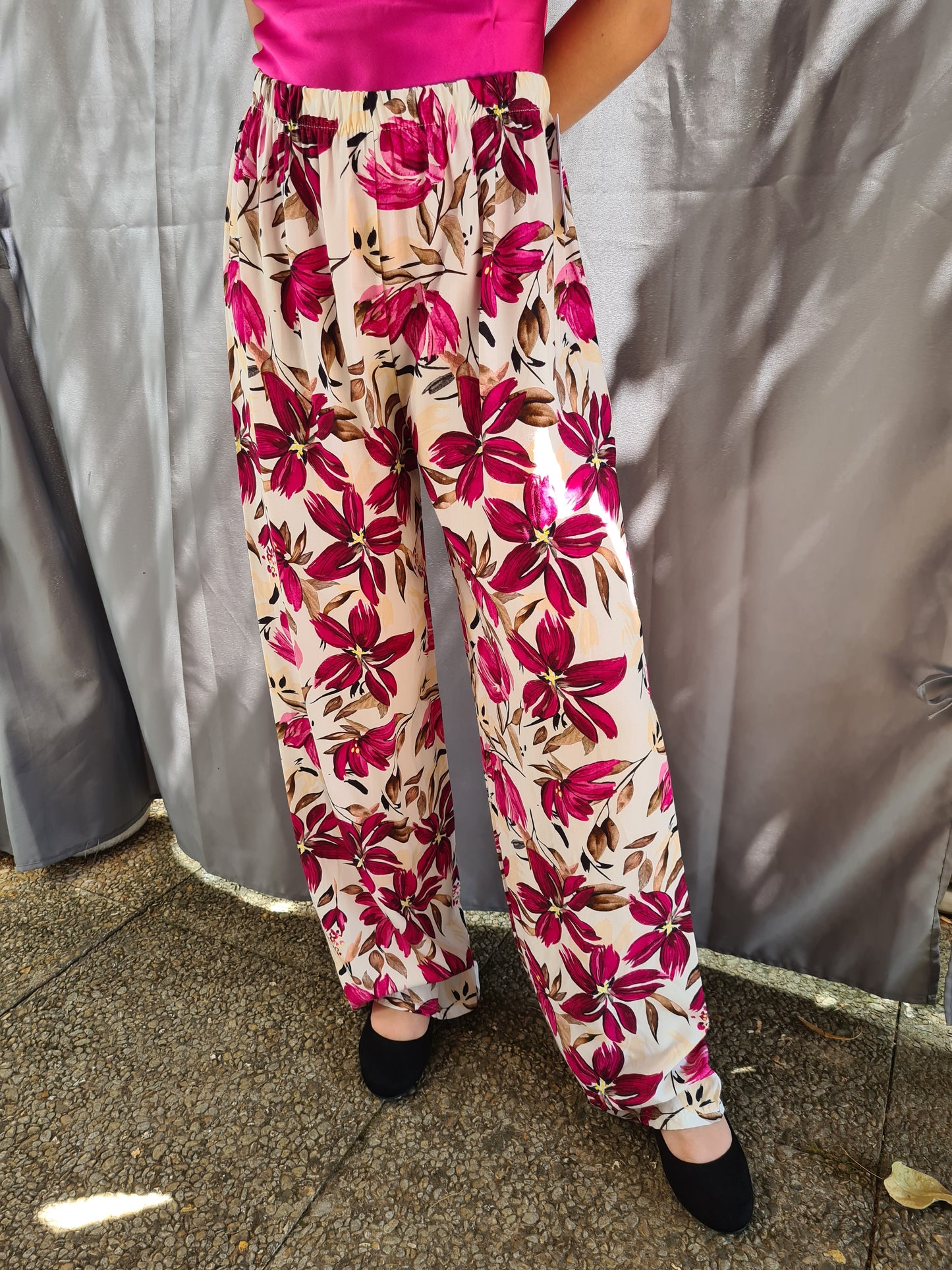 Pantalon large imprimé fuchsia, fluide et romantique en viscose